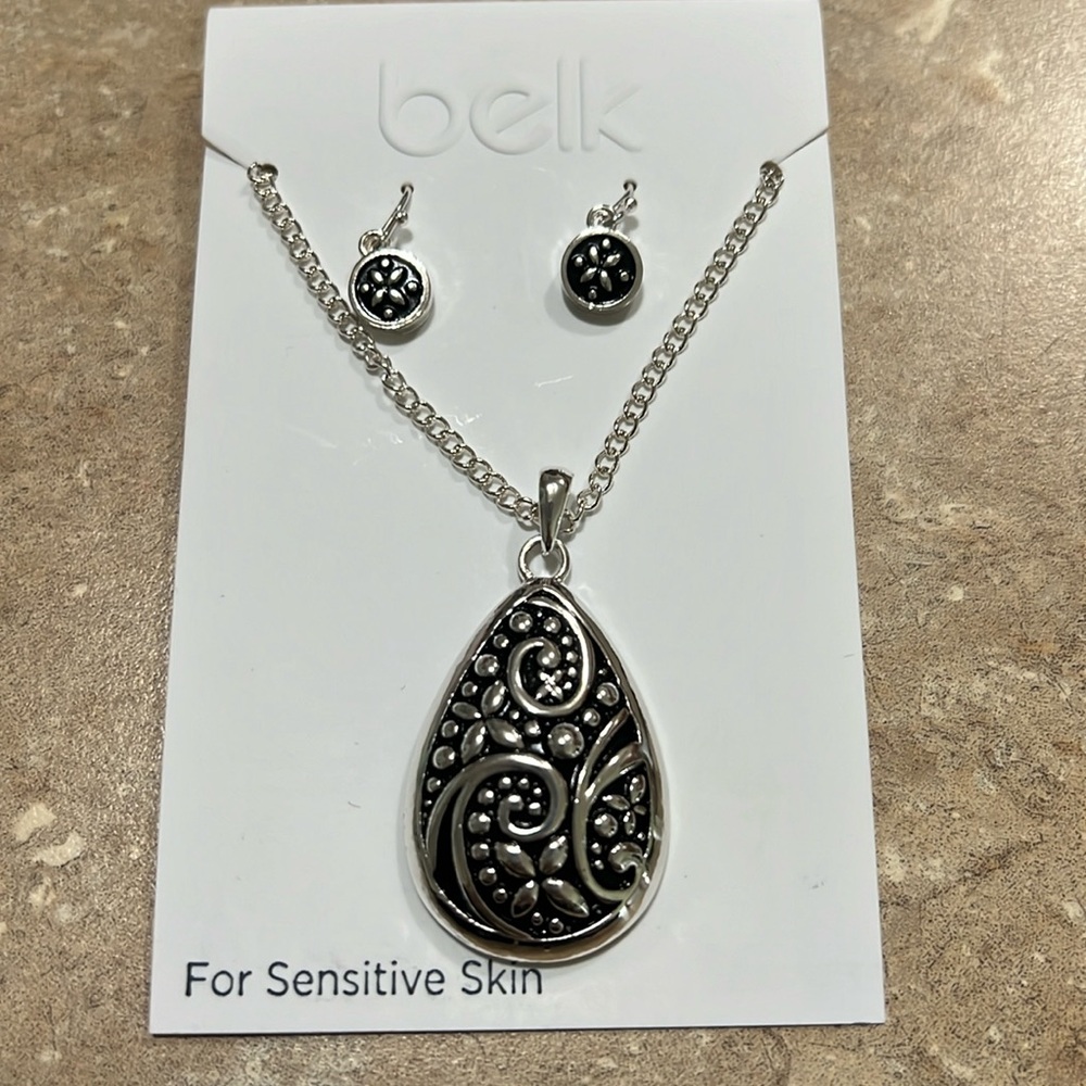 3/$18 Belk Necklace and Earrings Set - Silver/Black - New - Lot 341